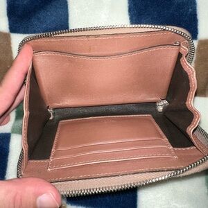 Rose gold Gucci wallet